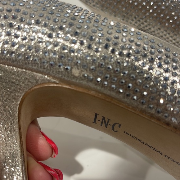 INC International Concepts Womens Zitah Pumps Silver Crystal Size 8W - Picture 6 of 7